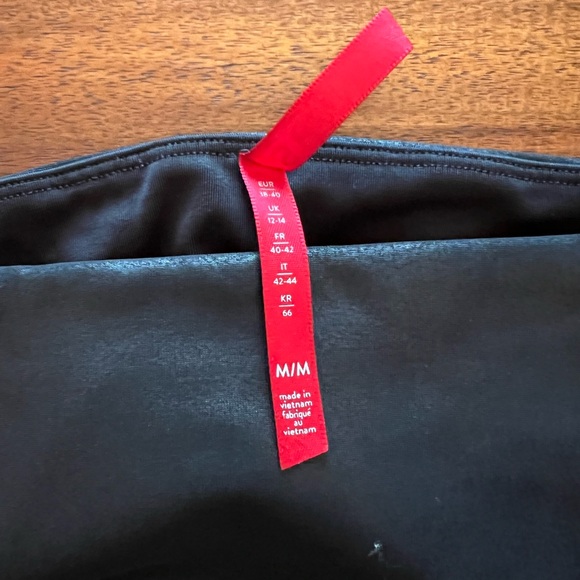 SPANX High-Waisted Leggings - Picture 3 of 4